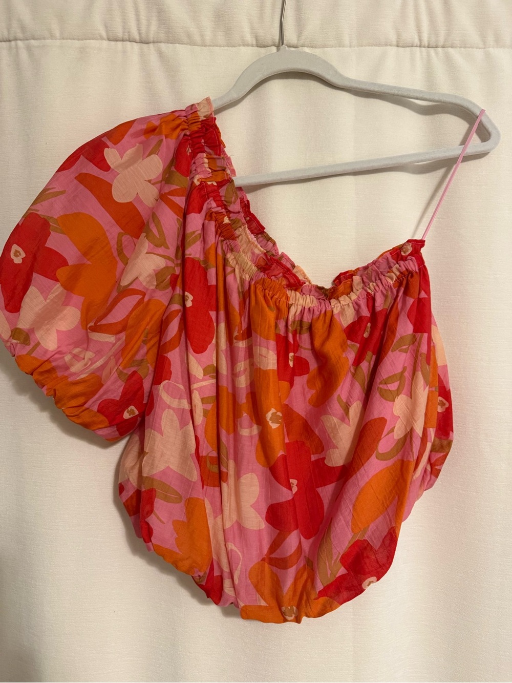 Astr Pink Orange Red Floral One-Shoulder Crop Top